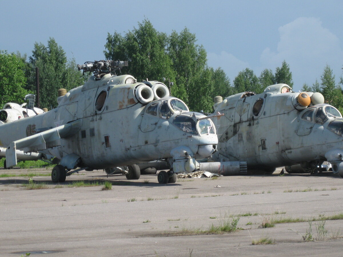 Кладбище вертолетов под Петербургом