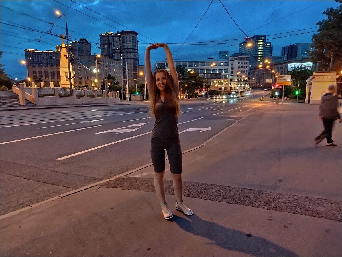 А вечерние тренировки на улице доставляют ещё и визуальное удовольствие🤩