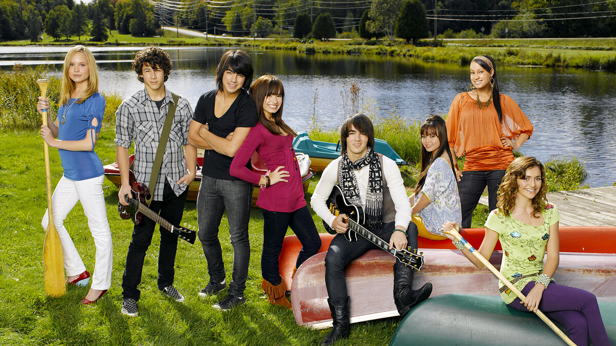 Музыкальные телефильмы. Camp Rock: музыкальные каникулы фильм 2008. Кэмп рок музыкальные каникулы. Музыкальный лагерь фильм Camp Rock. Деми Ловато музыкальные каникулы.