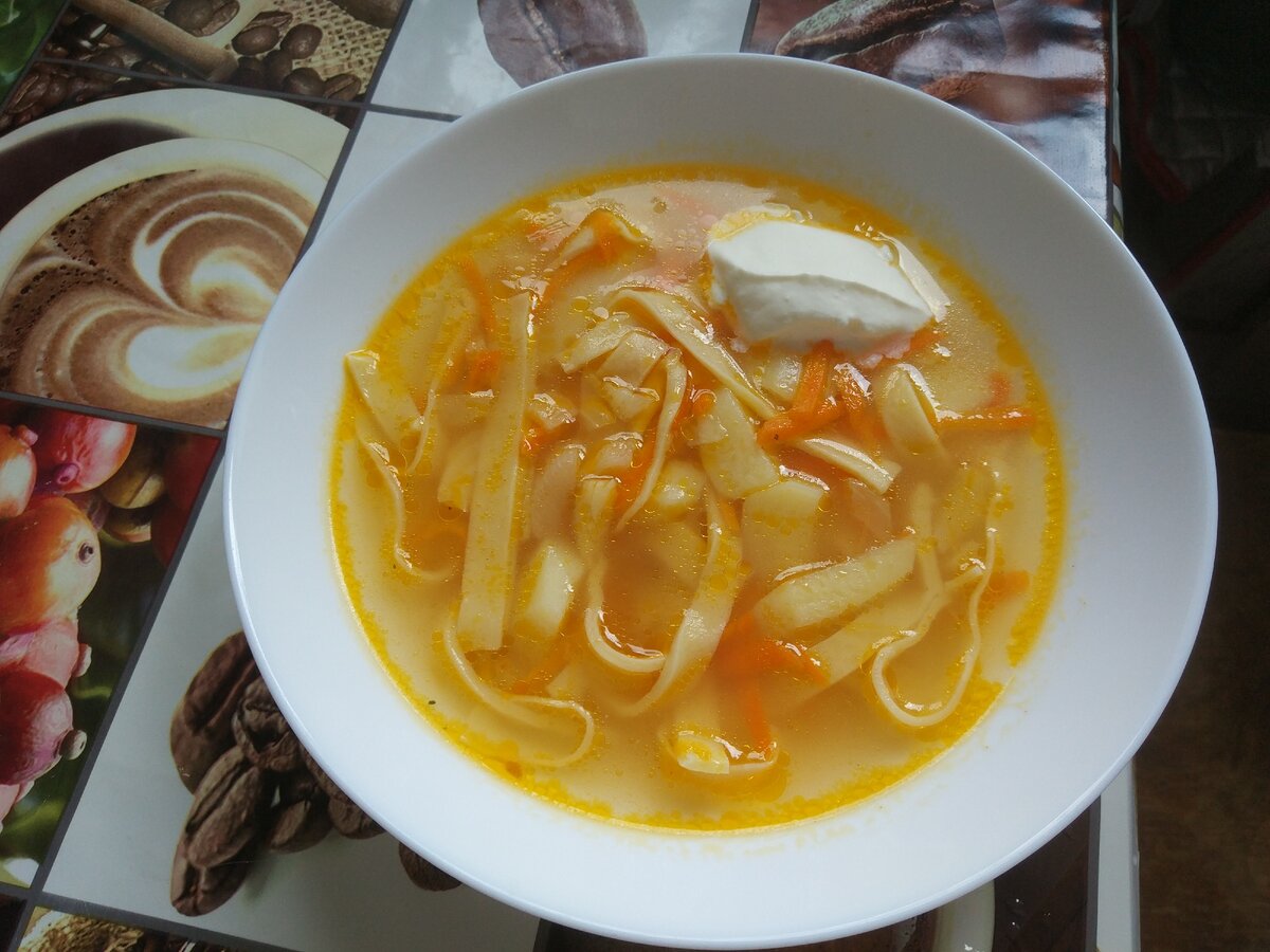 Суп лапша 6 букв. Куриный суп-лапша (Nudelsuppe).. Суп лапша токмач. Куриный суп с лапшой. Суп лапша по домашнему.