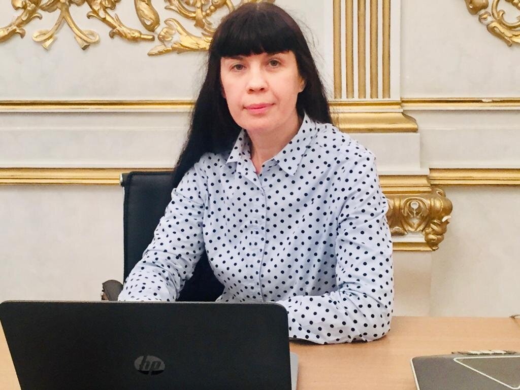 ПОСЛЕ НАЧАЛА ПАНДЕМИИ ЕЛЕНА КОНДРАШКИНА НАЧАЛА ДУМАТЬ, КАК ПРОВОДИТЬ УПРАЖНЕНИЯ ОНЛАЙН. ФОТО: ЛИЧНЫЙ АРХИВ СПИКЕРА.
