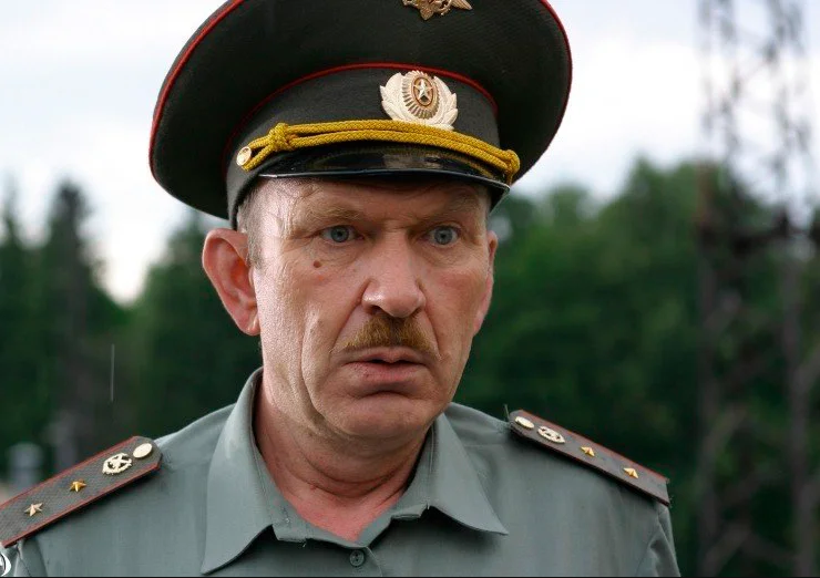 Старший прапорщик Данилюк, Анатолий Данилович - персонаж телевизионного сериала "Солдаты"