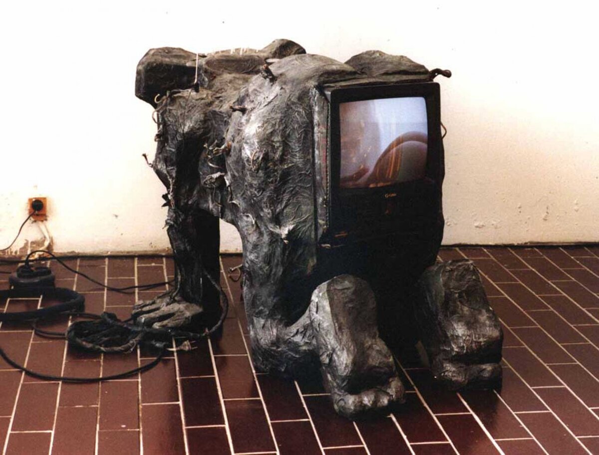 Экспозиция выставки "Искусство – это иллюзия", Галерея RuArts, Москва, 2004. Источник фото: ruarts.gallery