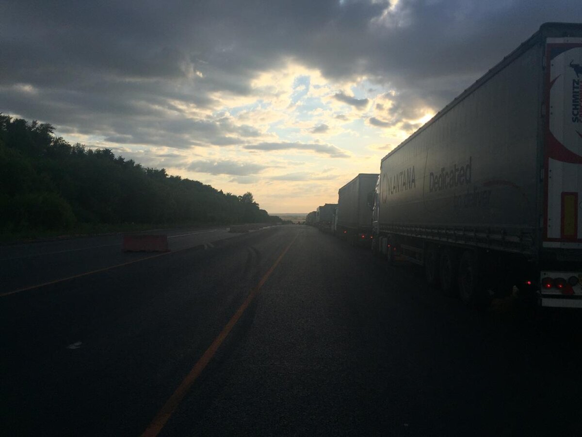 Пробка где-то на трассе