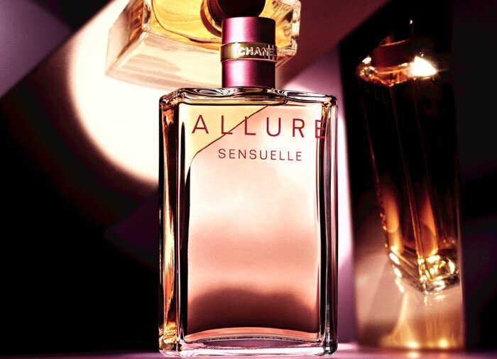 Реклама аромата Allure Sensuelle