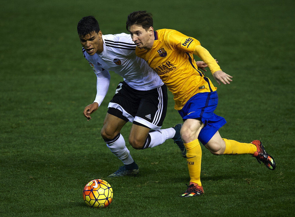 Данило Барбоза (слева), Лионель Месси (справа)