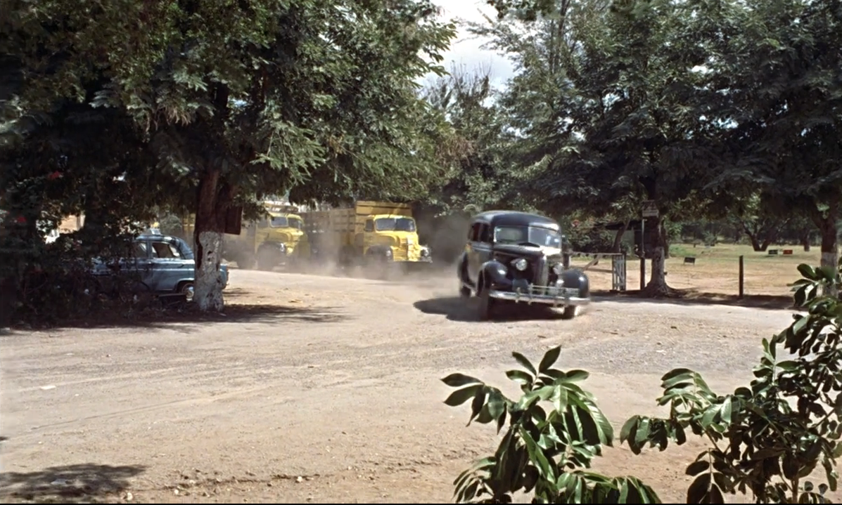 1939 LaSalle Funeral Coach Miller Combination [Series 50] в фильма Доктор Ноу / Dr. No