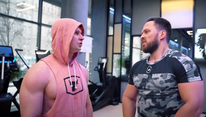 Кадр из видео на YouTube: 24 часа ПИТАЮСЬ КАК ШВАРЦЕНЕГГЕР