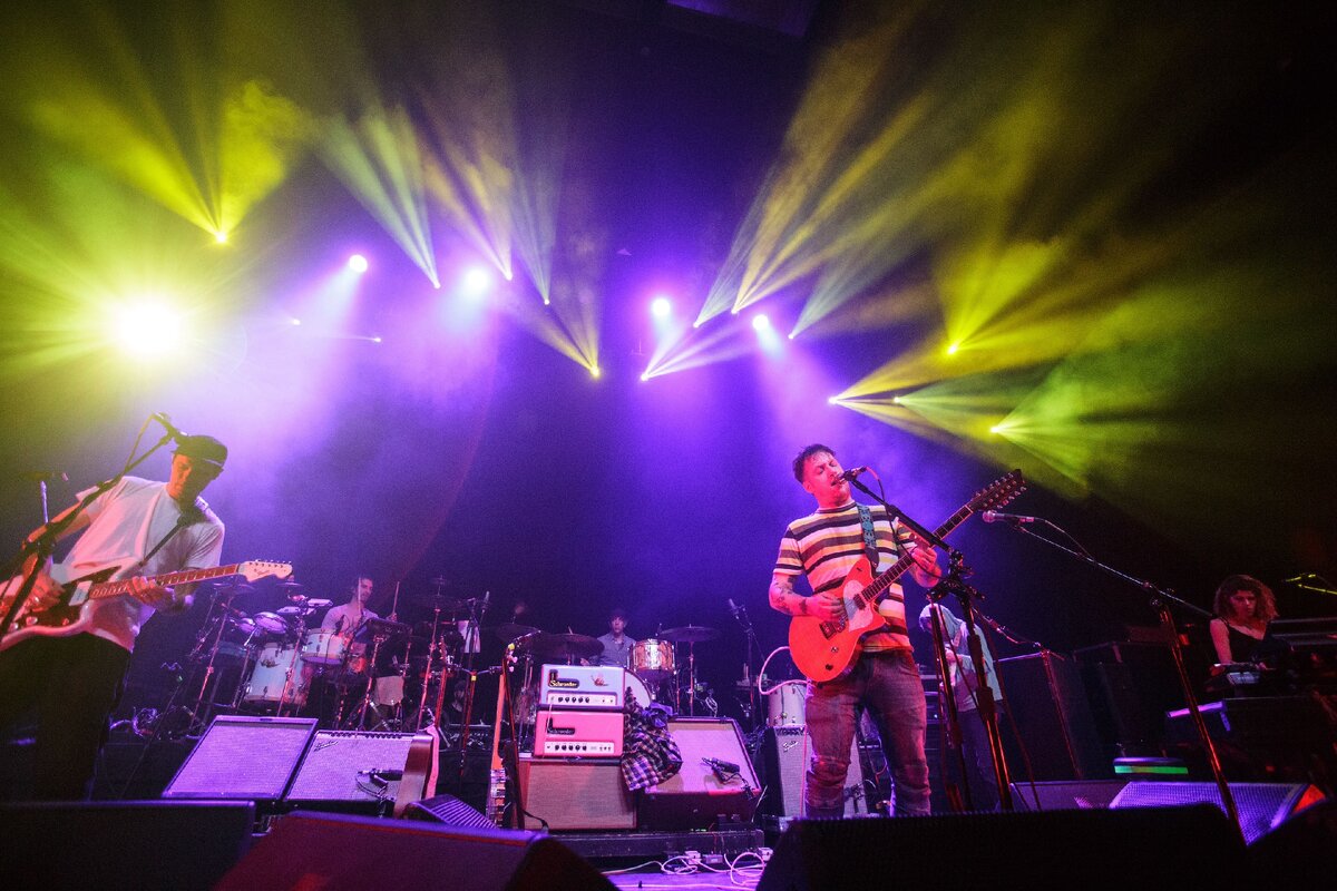 Modest Mouse - американская инди-рок группа, образованная в 1993 году (фото - https://www.rollingstone.com/)