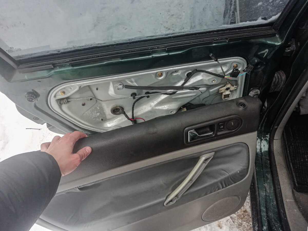 Через минуту обшивка была у меня в руках и я принес ее домой