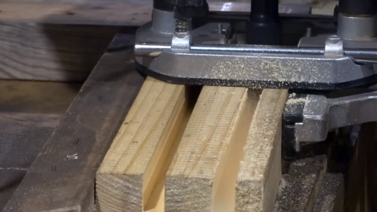 Пазы для формирования полочек под сверла