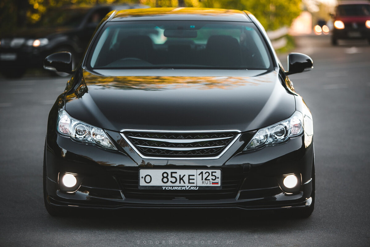 Автомобиль Toyota Mark X: подборка картинок