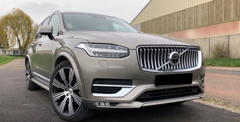 Дизайн правой части переднего бампера.