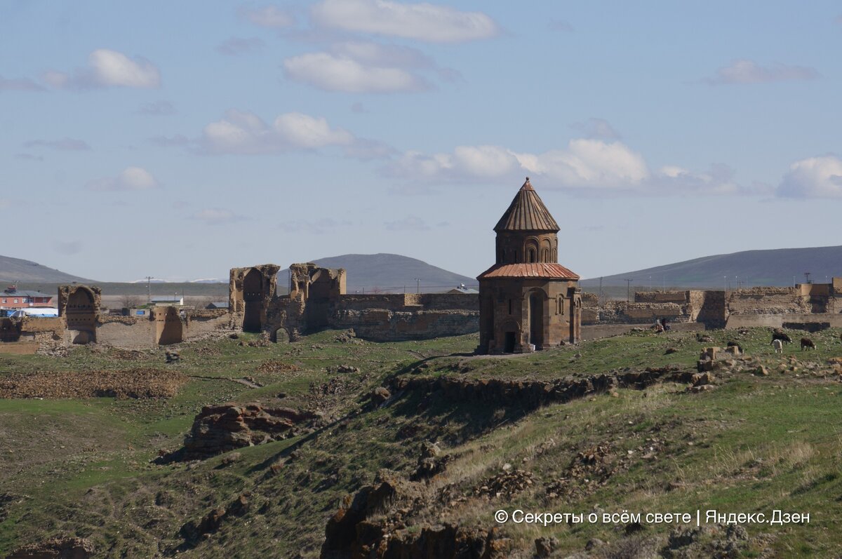 Пейзаж руинный