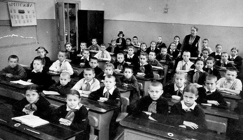 Нет, это не мой класс и не моя школа. Но они все были одинаковыми