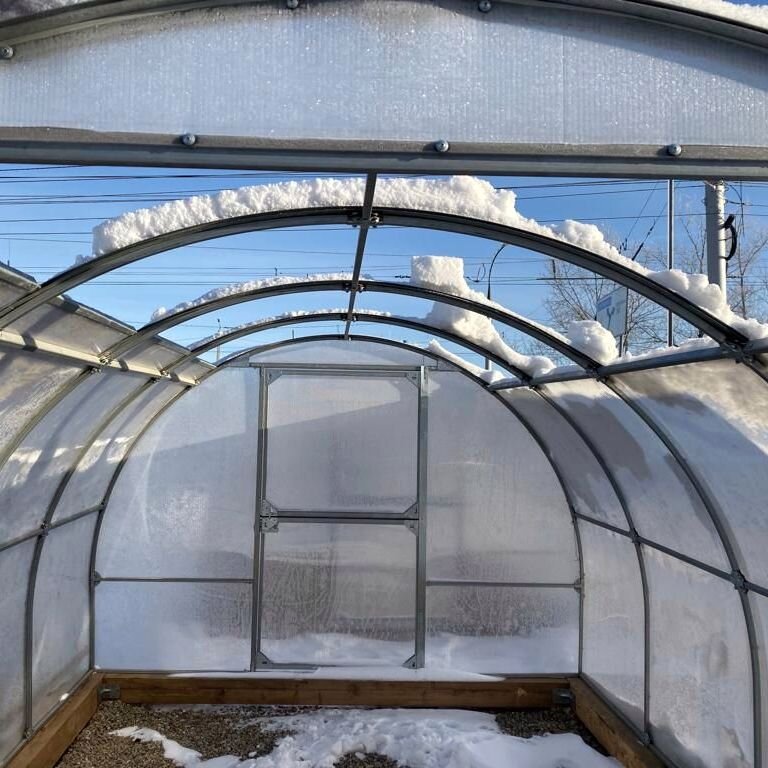 Теплица Сота Открытие с раздвижной крышей: снег падает в теплицу, не скапливаясь на поликарбонате