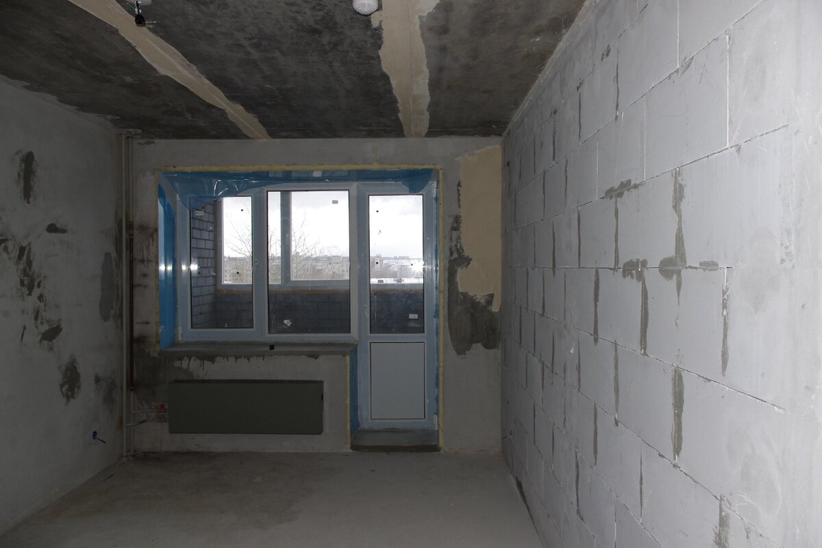 Комната. Такой нам досталась от застройщика
