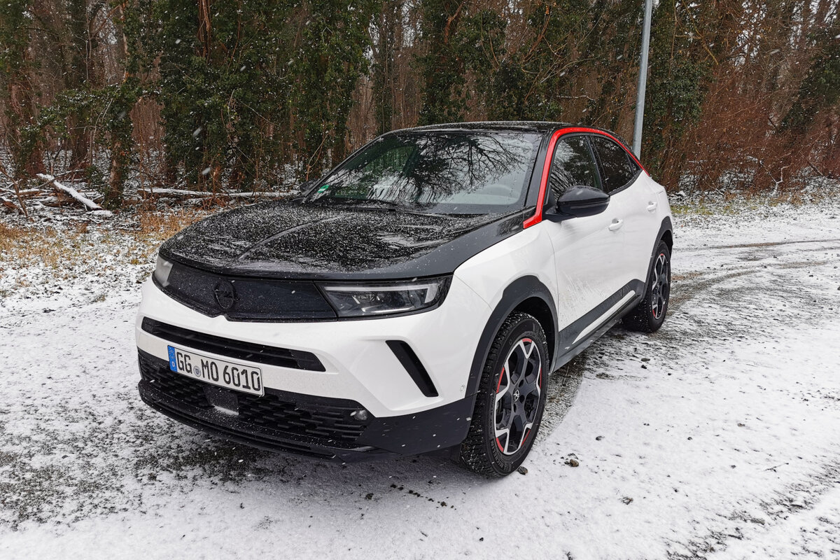 Создатели нового Опель Мокка не остановилась на косметике, а использовали  новую техническую основу в виде платформы PSA, чтобы полностью изменить внешний вид. 