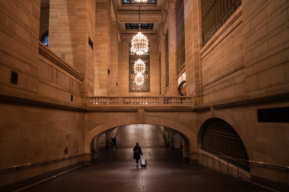 Почти пустой Центральный вокзал Нью-Йорка в марте прошлого года. Тодд Хейслер / The New York Times