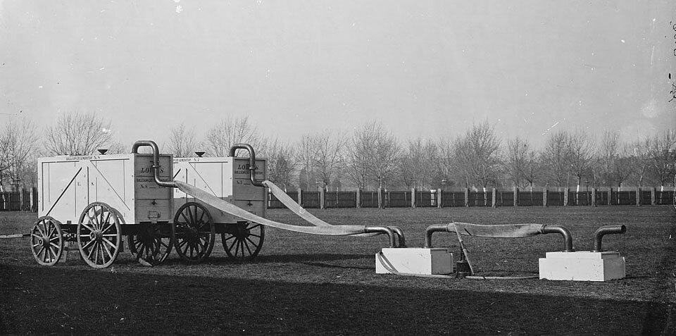 Мобильные газогенераторы Лоу для добывания водорода путем реакции железных опилок с серной кислотой. Применялись в Гражданской войне в США. Всего изготовлено 12 таких фургонов.