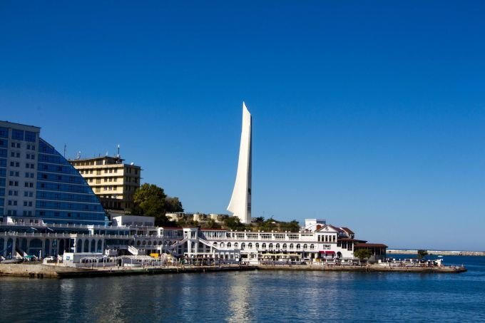 Обелиск "Штык и Парус" в Севастополе. Источник:  img. lookmytrips. com