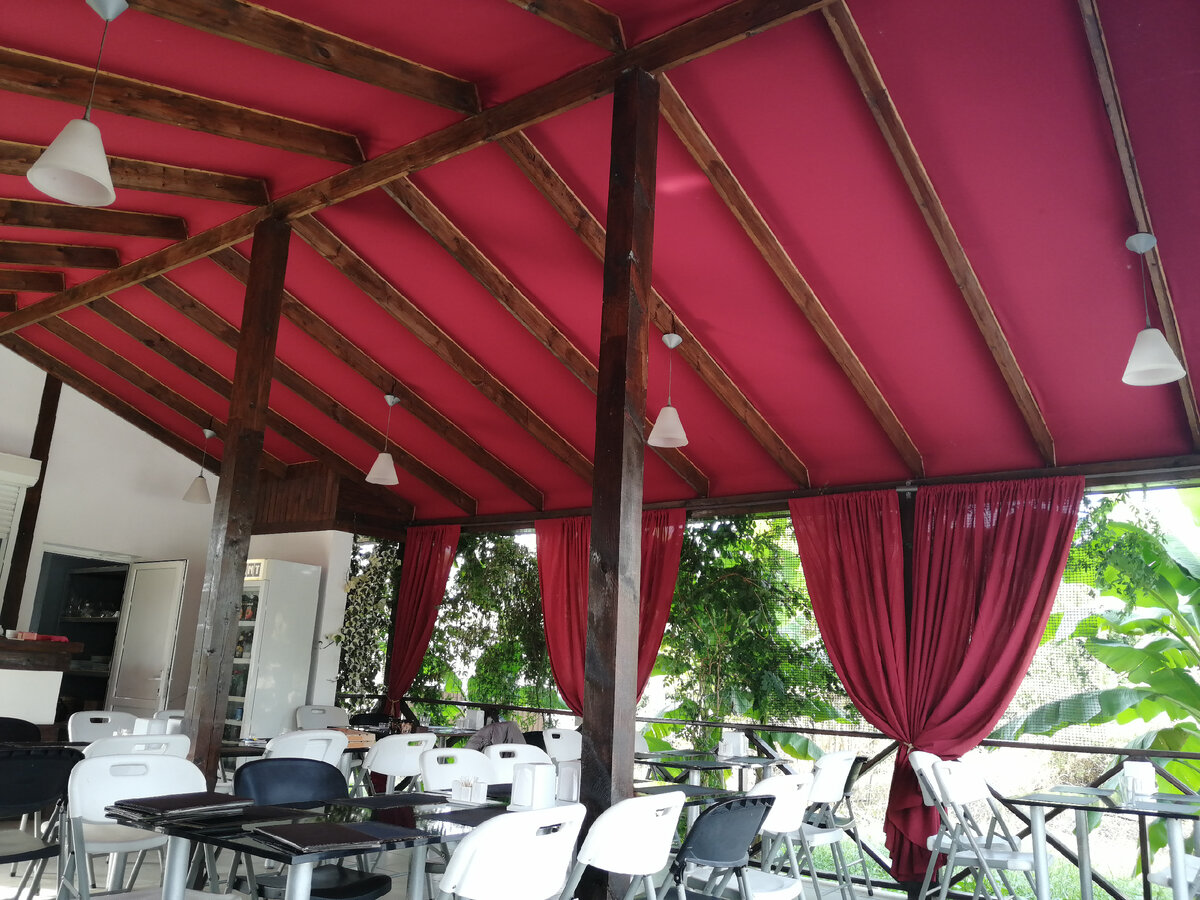 Кафе "Алые паруса" (Лдзаа, Абхазия). Фото Светы Давыдовой