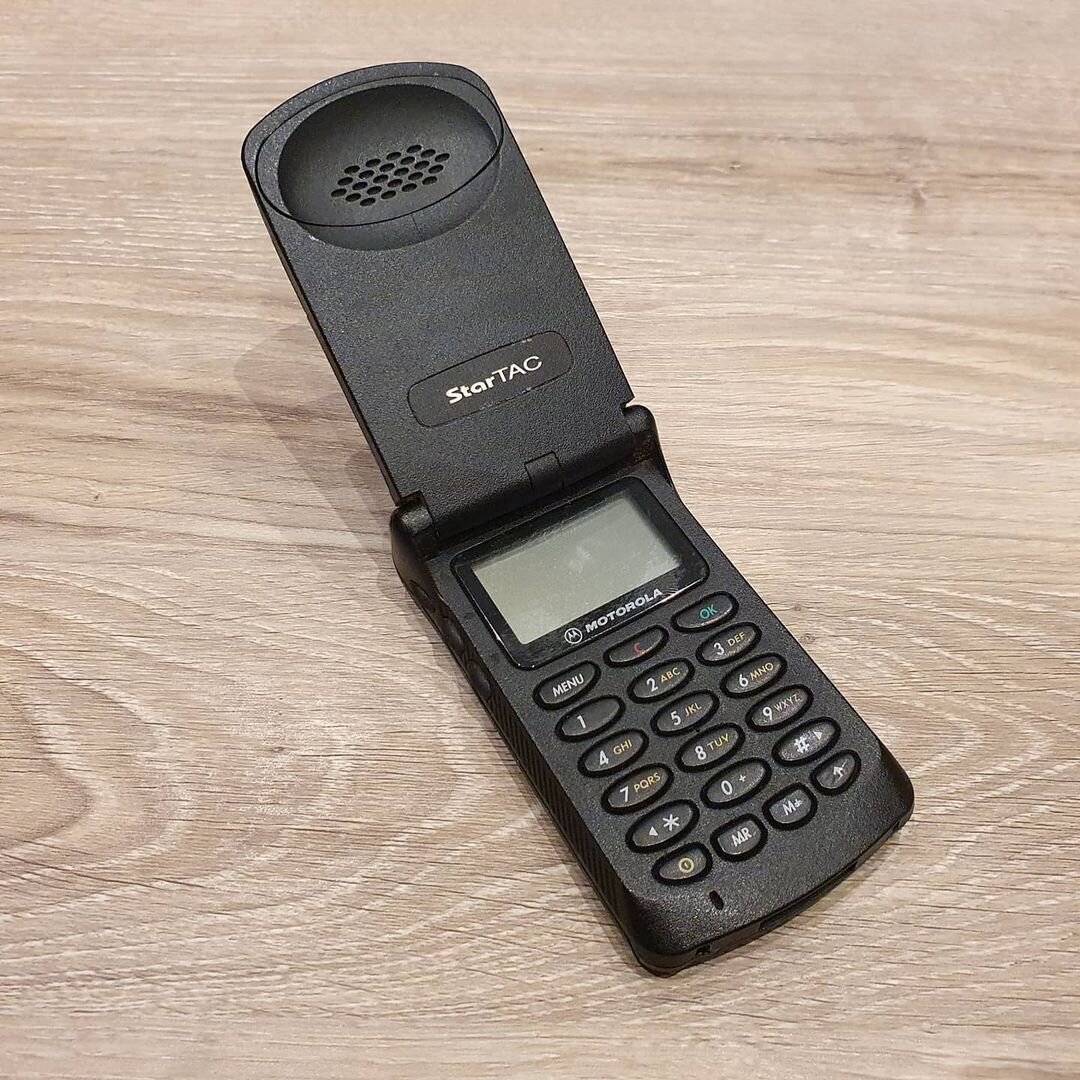 Motorola starTAC — раритетная раскладушка | Кнопочные телефоны  Rarephones.ru | Дзен