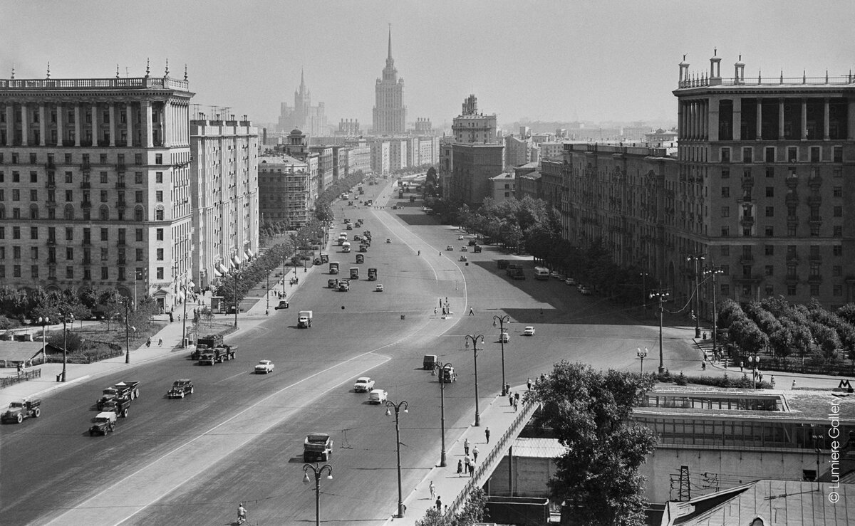 Наум Грановский Кутузовский проспект. 1960-е© Галерея Люмьер