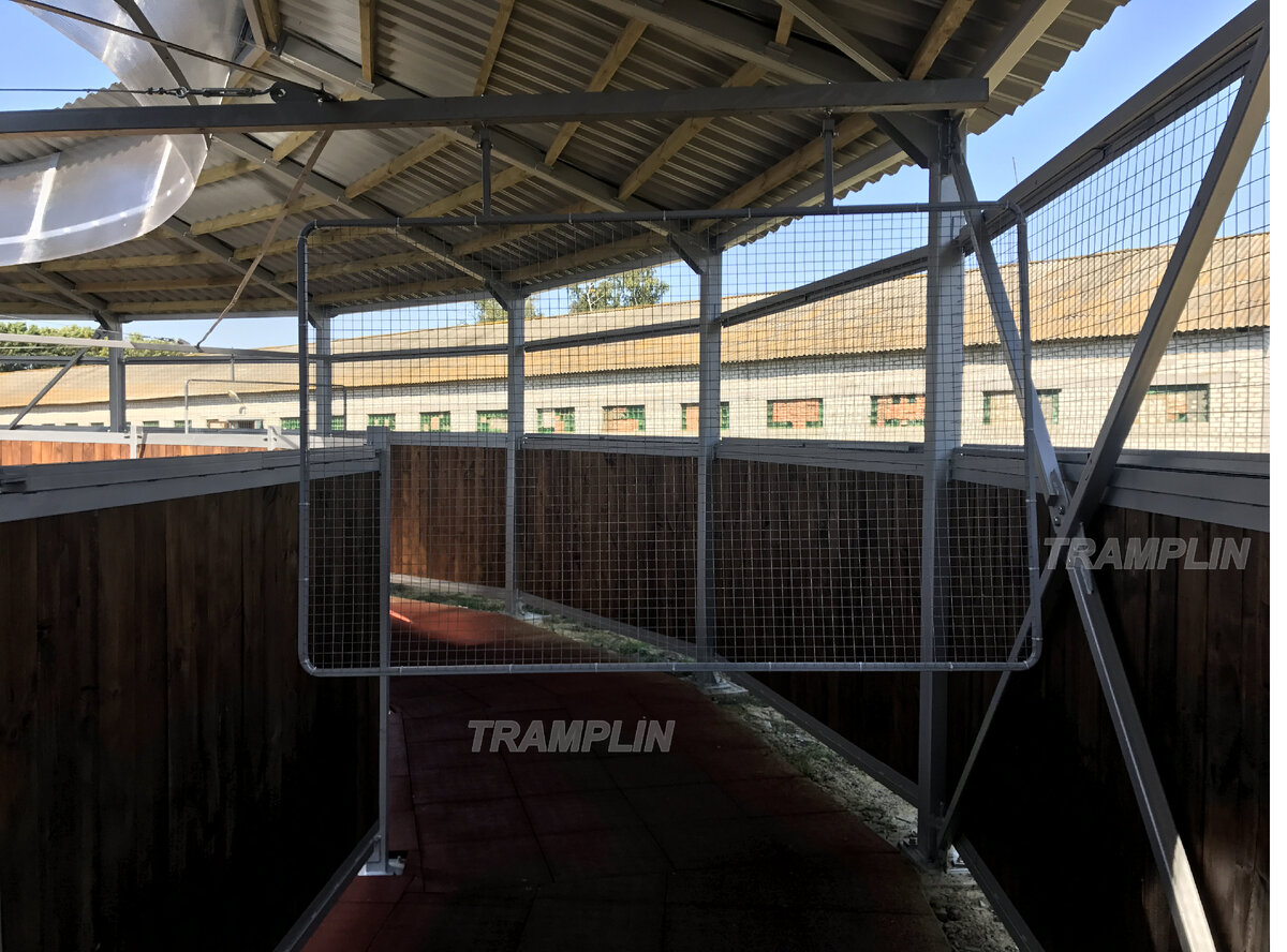 Вид внутри тренажера, глазами Лошади