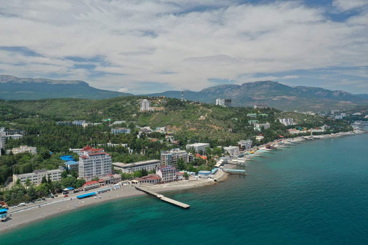 Вид на побережье Алушты // Туристический портал Республики Крым, Сергей Коршунов 