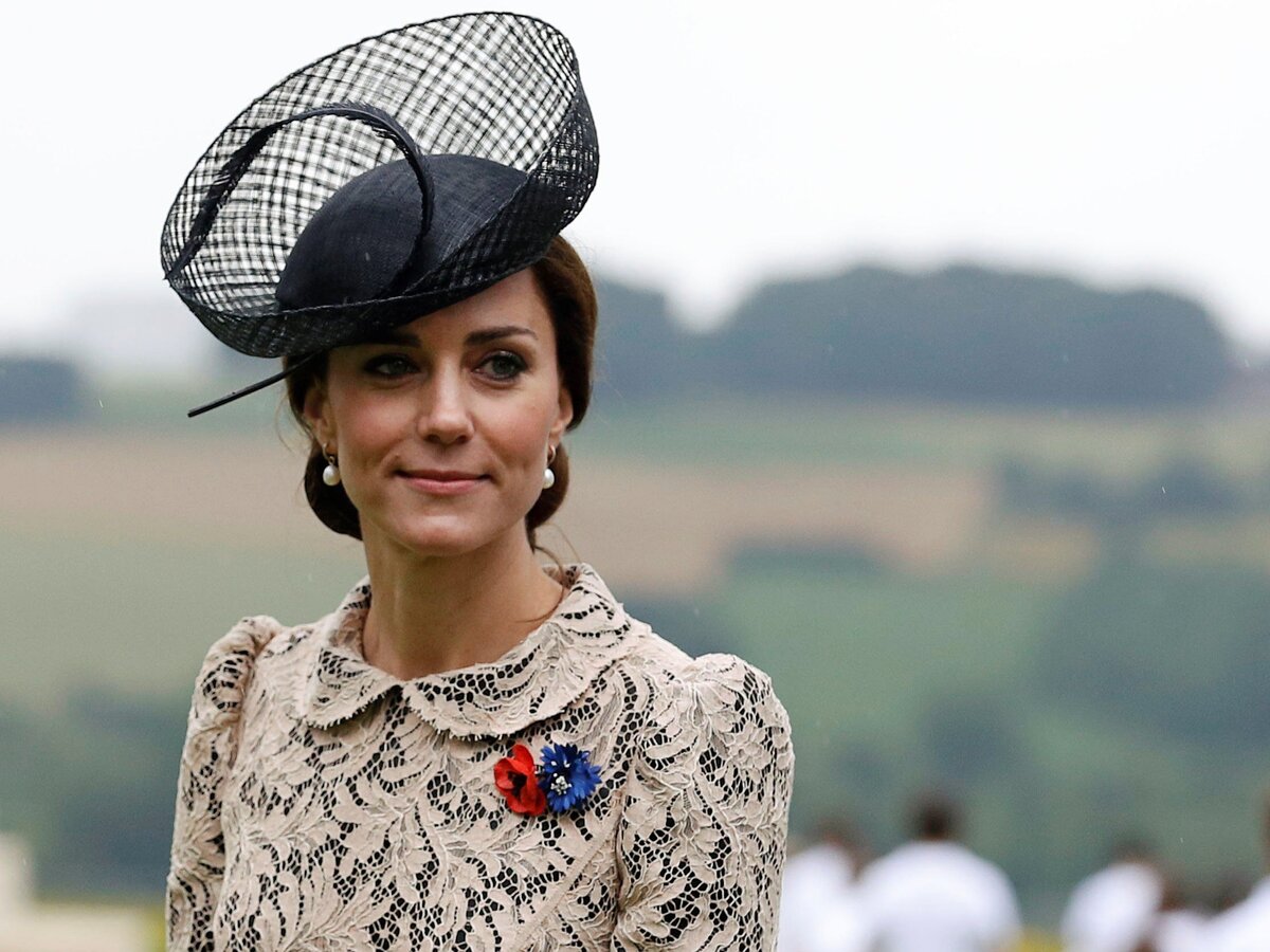 Кейт миддлтон виниры. Кейт миддлтон пластические операции. Кейт миддлтон стиль 2022. Кейт миддлтон платья 2022. Кейт миддлтон.