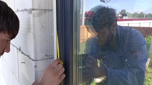 Утепление оконных откосов газобетонного дома, приклейка пенополистирола ...