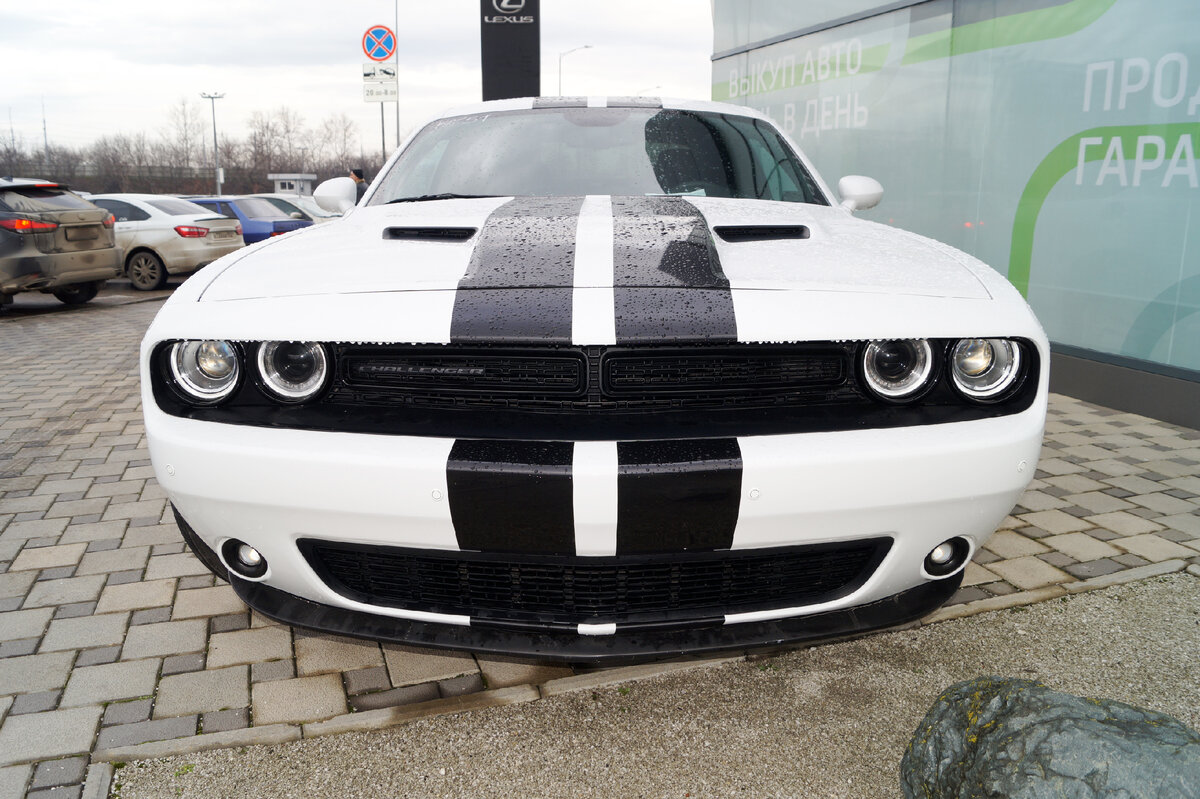 Вид спереди Dodge Challenger III Рестайлинг 2