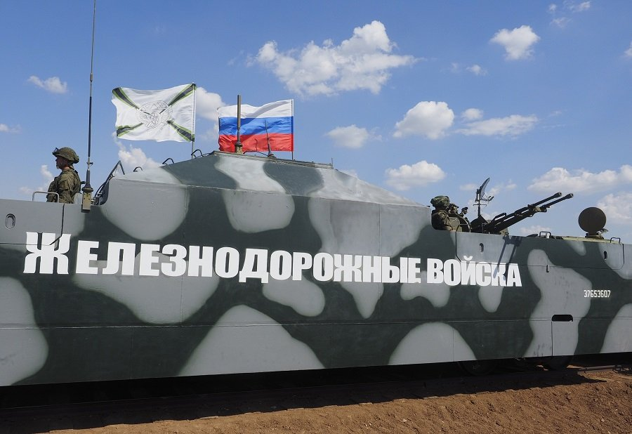 Бронепоезд железнодорожных войск "Байкал" во время учений по материально-техническому обеспечению войск - Фото: Дмитрий Рогулин/ТАСС