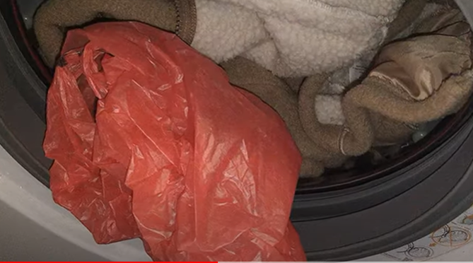 пакет стирается с вещами