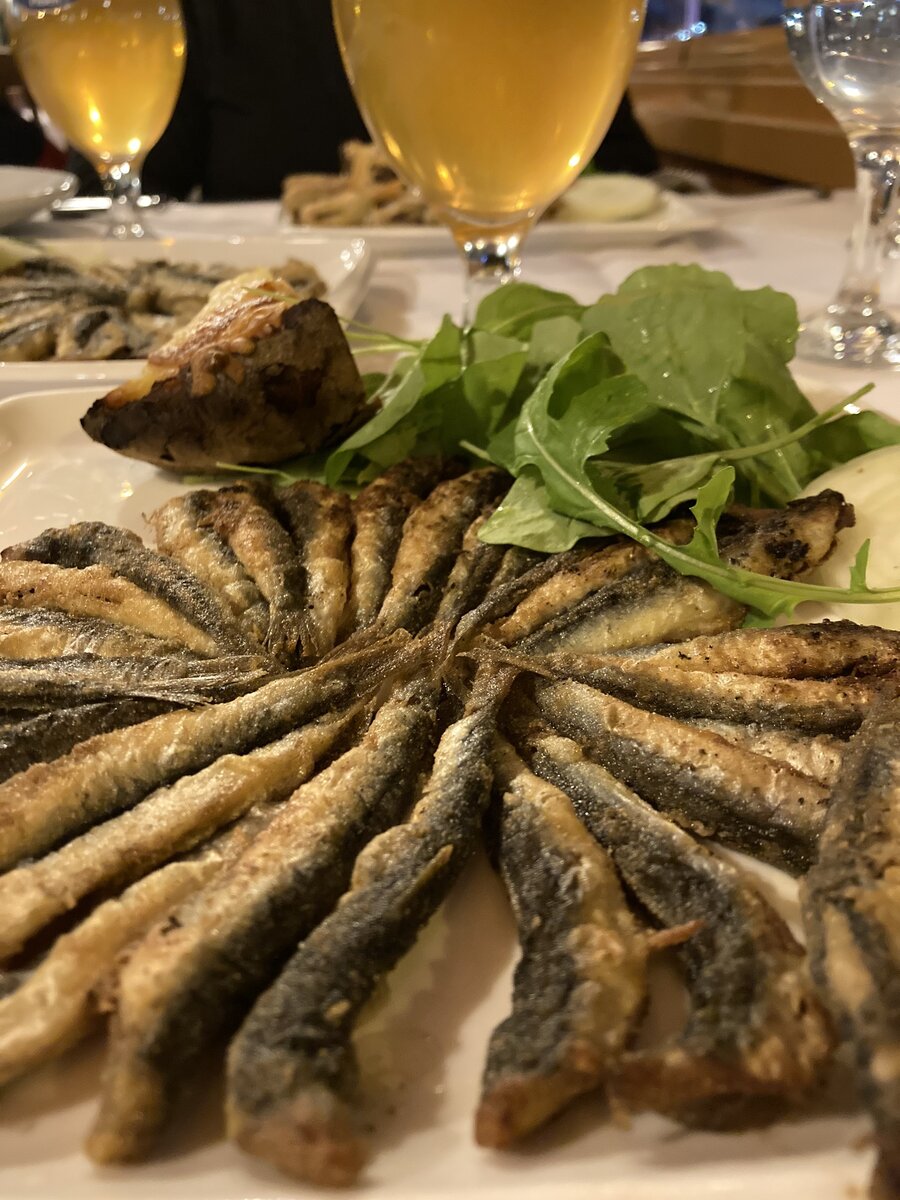 Знаменитая хамса. Она пахнет морем. 