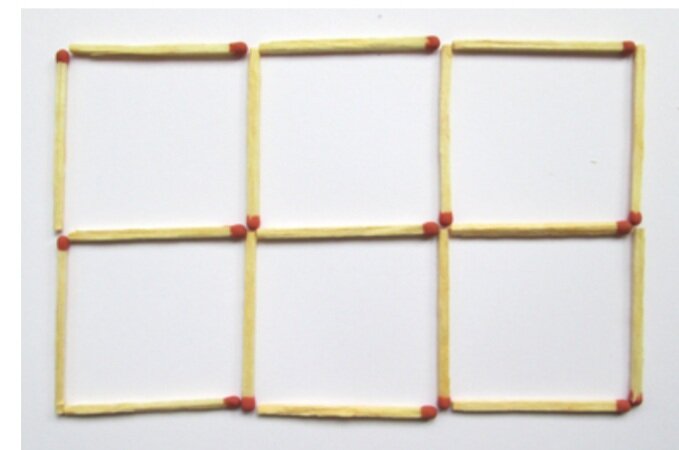 В данной фигуре 6 квадратов.                         Уберите 3 спички, у вас должно получиться 4 квадрата.