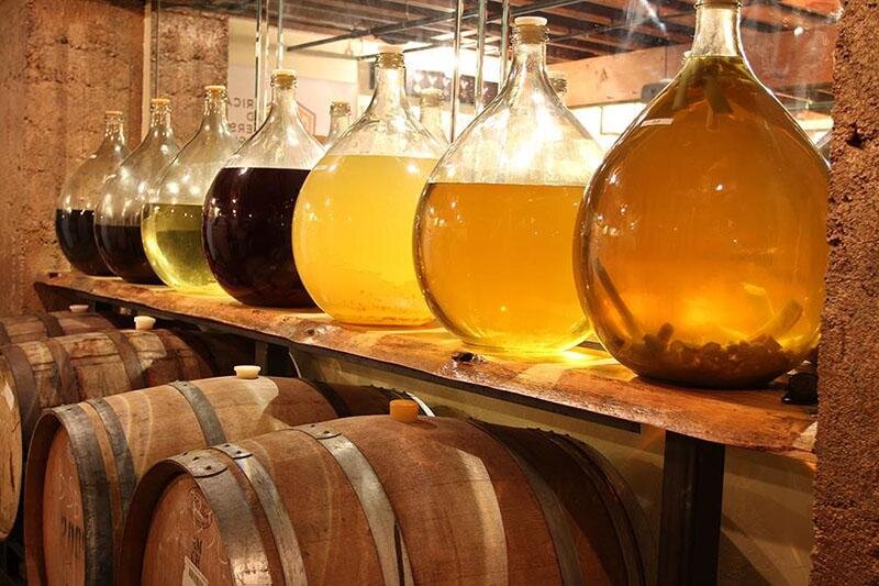 Поклонники гречишного меда, конечно, остановят свой выбор на нем. Однако в этом случае следует не переусердствовать с пропорциями. Уместно внести меньше предлагаемого объема. А вот вересковый очень редко используют для приготовления медовухи на спирту в домашних условиях.