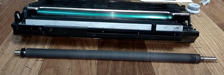 Вал первичного заряда из картриджа Samsung