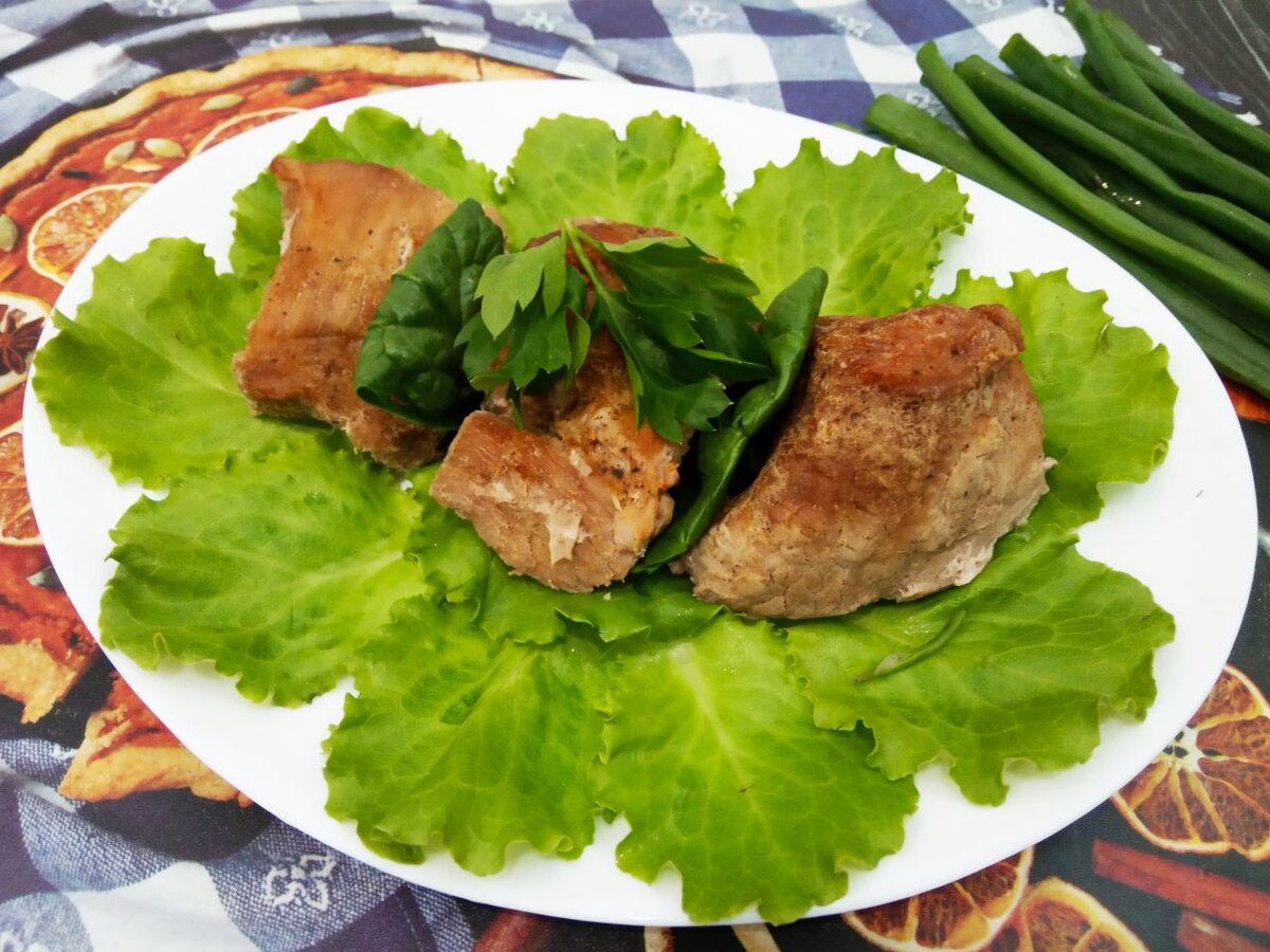 Запеченное мясо со специями в рукаве