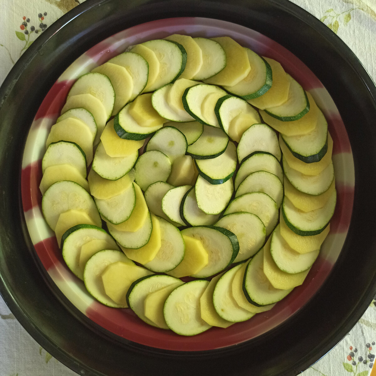 Можно выложить и на большой, прямоугольный противень. 