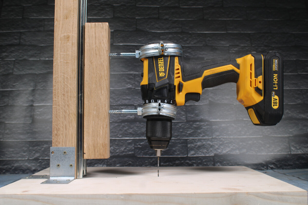 Как быстро и просто сделать аналог сверлильного станка с помощью обычного шуруповерта