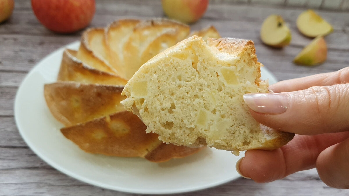 Как приготовить шарлотку с яблоками на сметане