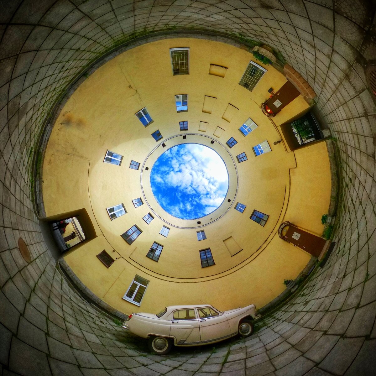 Дом-кольцо на набережной реки Фонтанки, д. 92 | Fisheye Петербург и его  окрестности! | Дзен