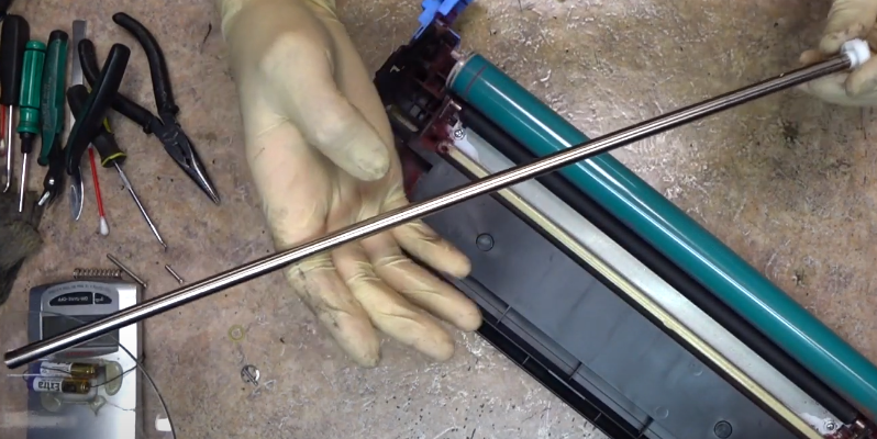 Фото 60. Фиксируем стопорную шайбу, надавливая на нее