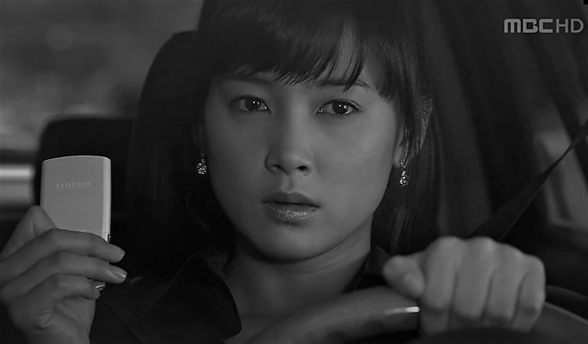 Ари зла, что Кей развел ее как девочку. Чем больше Кей делает аморальных поступков, тем меньше Ари верит в него как в Су Хёна.