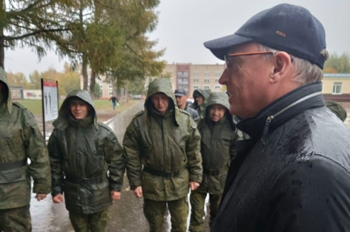    Губернатор Александр Бурков пообщался с мобилизованными омичами