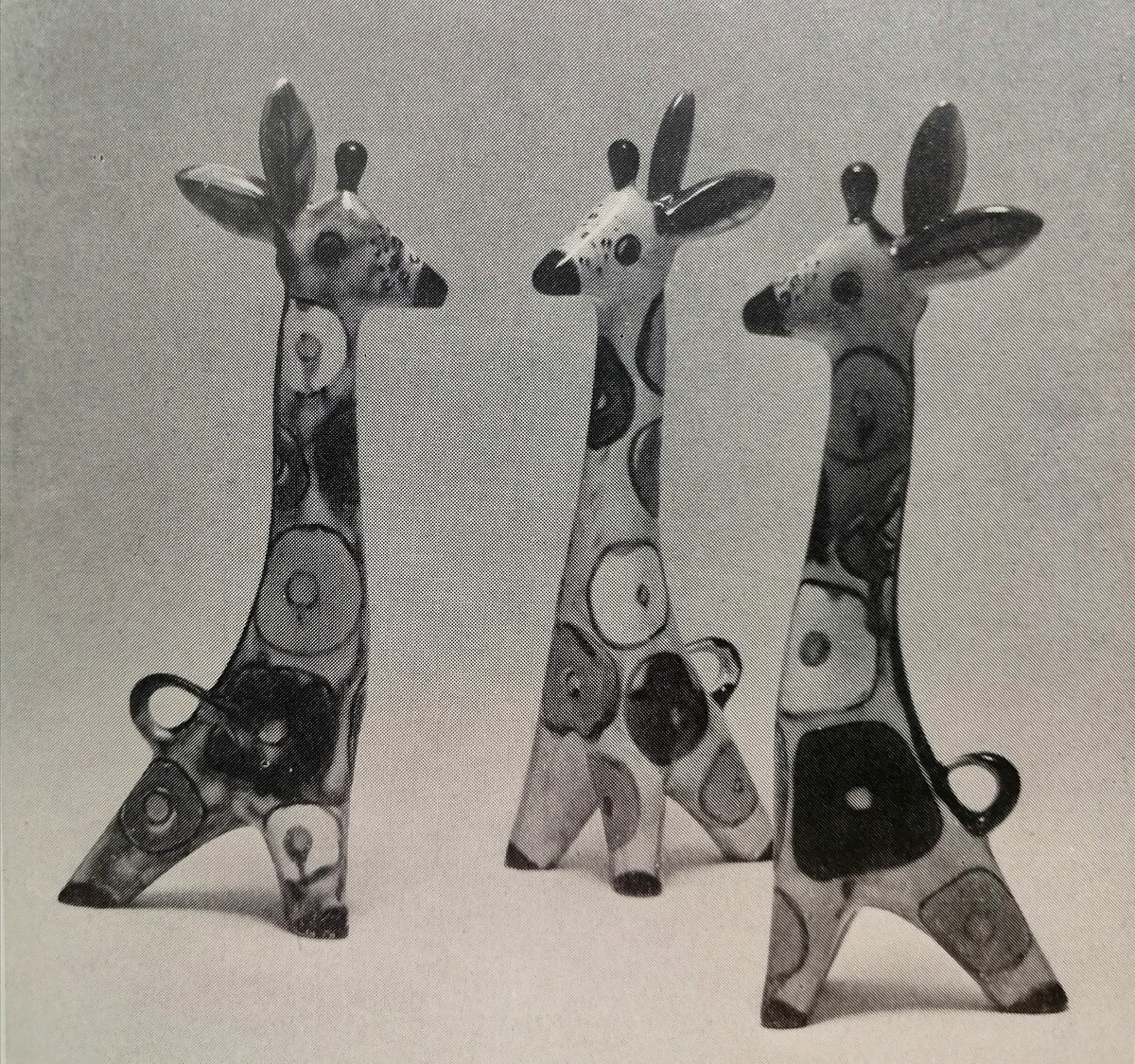 В. Сергеев. Роспись Ф. Крохиной. Скульптура "Жирафенок". 1960г. Источник: Е.А. Бубнова. "Конаковский фаянс." Москва. "Изобразительное искусство". 1978г.