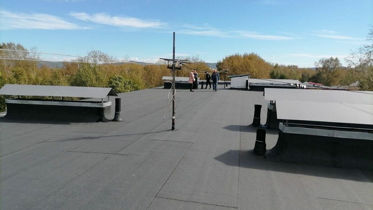     На этой неделе приведут в порядок крыши многоэтажных домов в Ленинском округе Комсомольска-на-Амуре