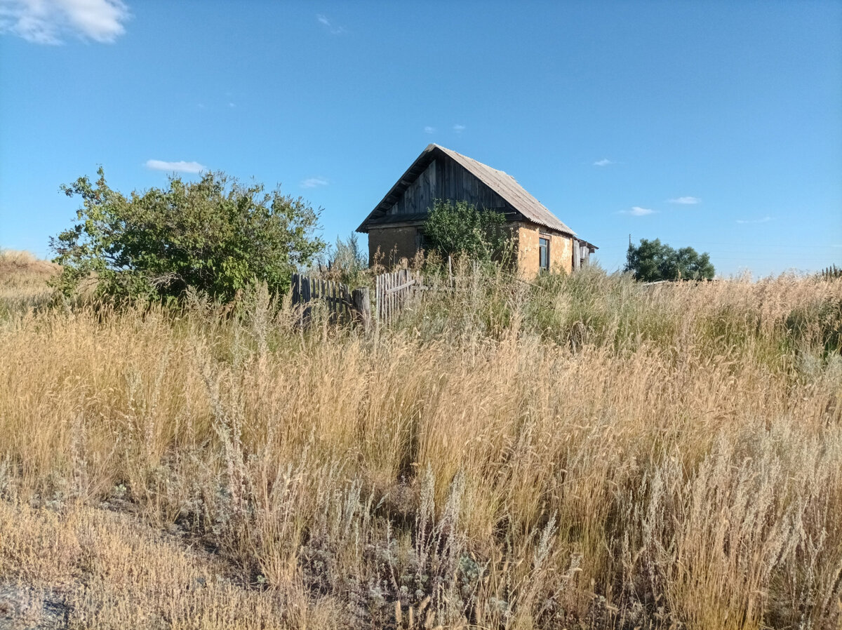 Домик маленький даже для старой деревни. Но бывало, что жили и в таких. 